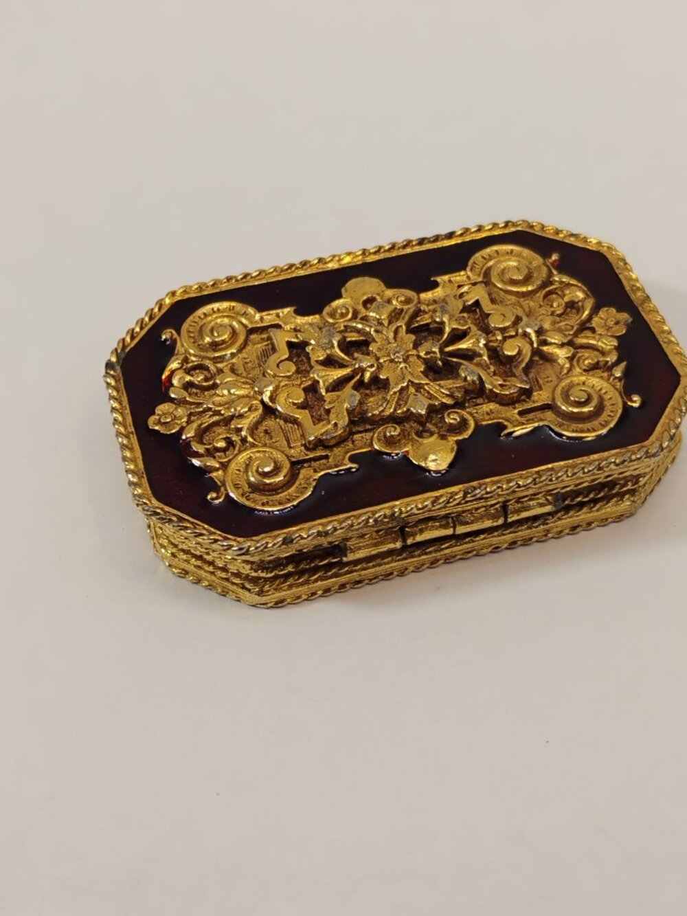 Vintage Estee Lauder Collector Gold Red Enamel Compact Decorative Box Container - Picture 7 of 12